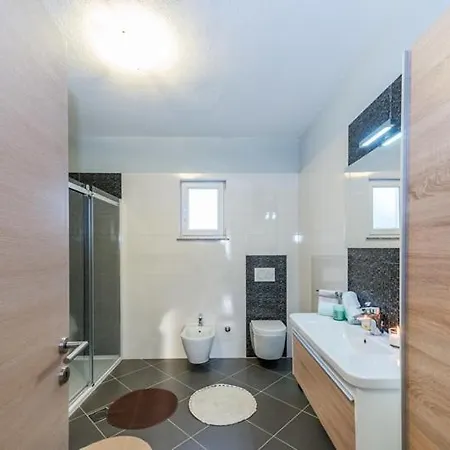 Apartament Maestral 70m From The - By Ta Leut Agency