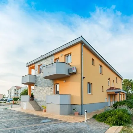 Maestral 70m From The - By Ta Leut Agency Apartment